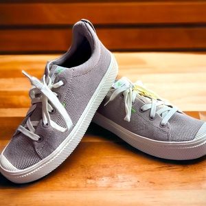 Cariuma IBI Low Sand Knit sneakers.  Mens 9.5, womens 11.5.